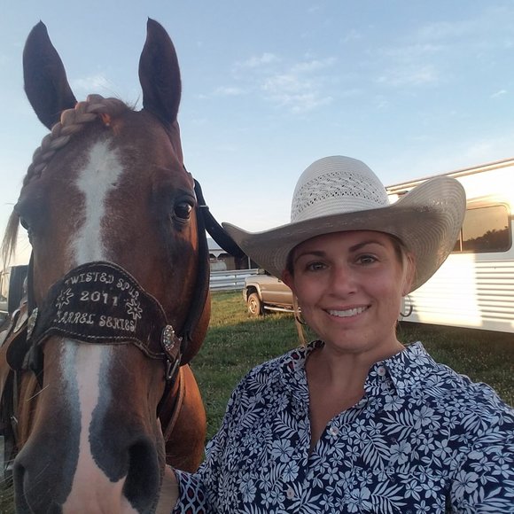 Meet your Posher, Mandy - Picture 2 of 5